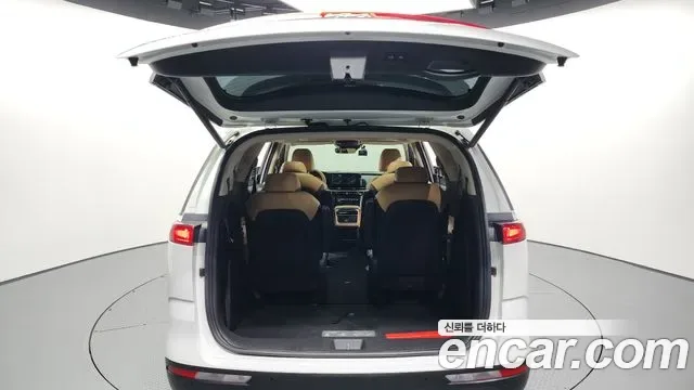 Kia Carnival дизель 9 мест, миниатюра 8