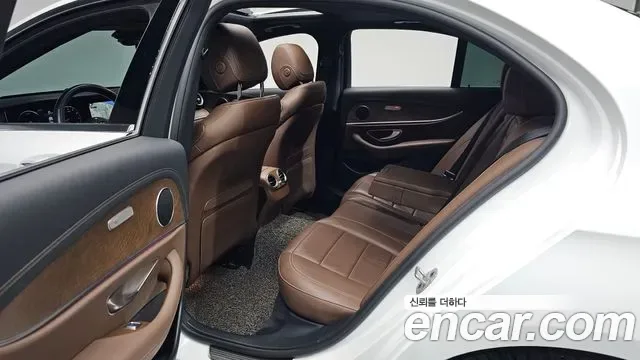 Mercedes-Benz E-Class E250, миниатюра 6