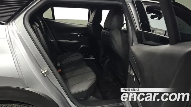 Peugeot E-2008 EV GT, миниатюра 18