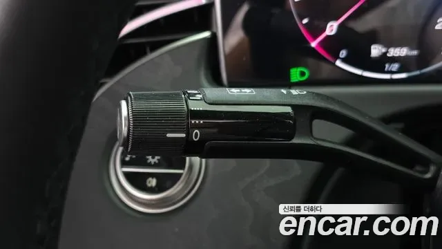 Mercedes-Benz E-Class E200, миниатюра 2