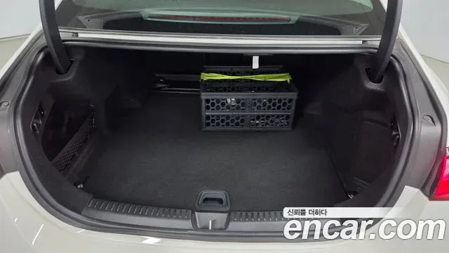 Mercedes-Benz E-Class E200, миниатюра 4