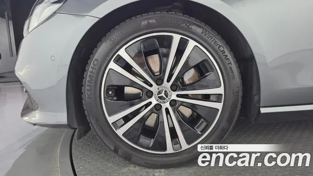 Mercedes-Benz E-Class E300, миниатюра 2