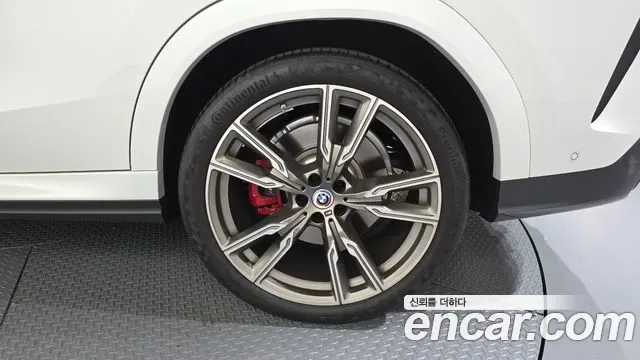 BMW X6 M50i, миниатюра 25