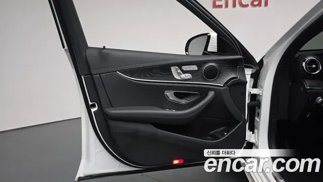 Mercedes-Benz E-Class E250 AMG Line, миниатюра 7