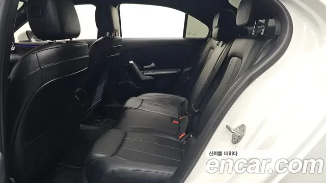 Mercedes-Benz A-Class A200d, миниатюра 23