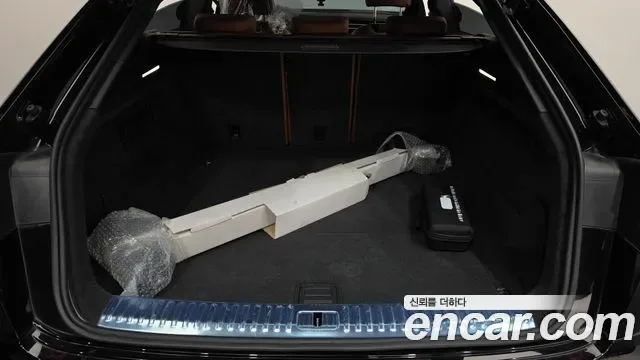 Audi Q8 45 TDI Premium, миниатюра 2