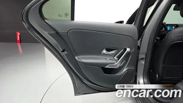 Mercedes-Benz A-Class A200d, миниатюра 12