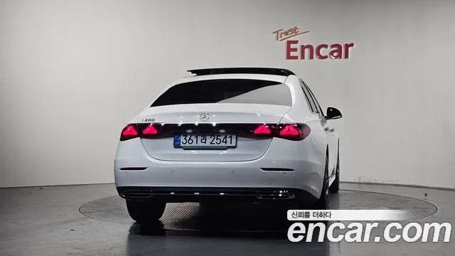 Mercedes-Benz E-Class E200, миниатюра 22