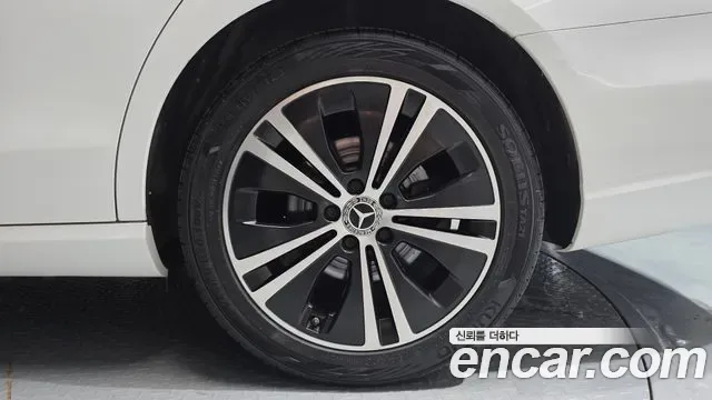 Mercedes-Benz E-Class E250, миниатюра 2