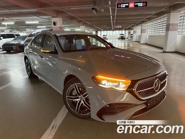 Mercedes-Benz E-Class E300 4MATIC AMG Line