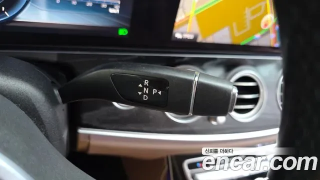 Mercedes-Benz E-Class E300, миниатюра 18