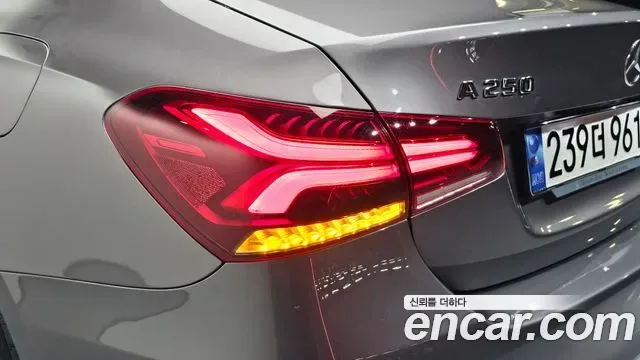 Mercedes-Benz A-Class A250 4MATIC, миниатюра 2