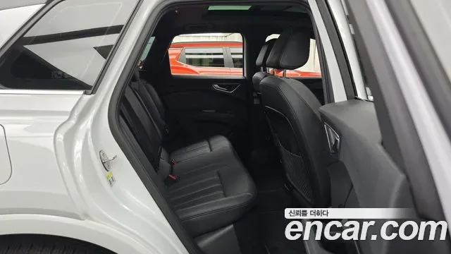 Audi Q4, миниатюра 3