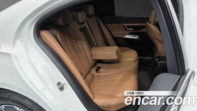 Mercedes-Benz E-Class E200, миниатюра 12