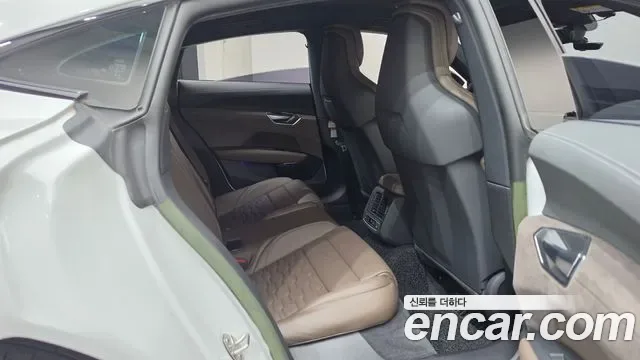 Audi e- GT Premium, миниатюра 10