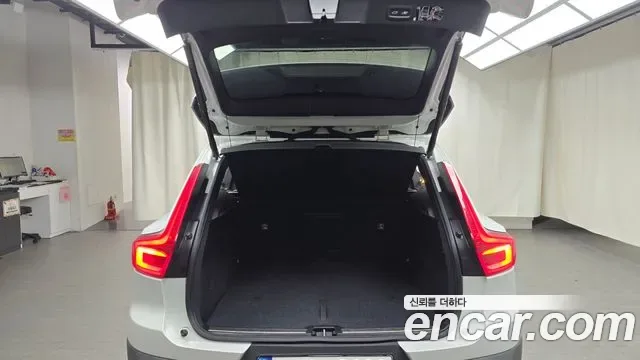 Volvo XC40 B4, миниатюра 2