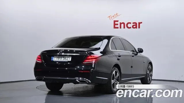Mercedes-Benz E-Class E300 4MATIC, миниатюра 4
