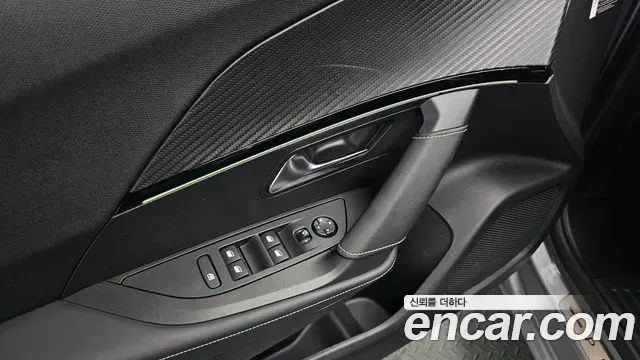 Peugeot E-2008 EV GT, миниатюра 15
