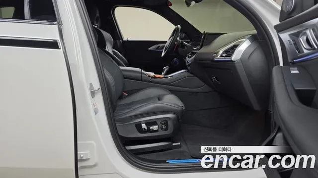 BMW XM, миниатюра 13