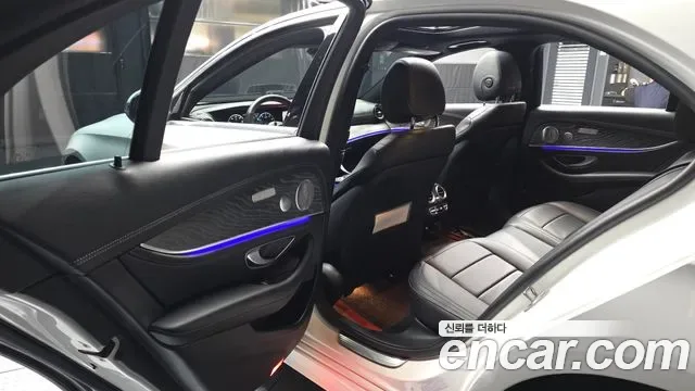 Mercedes-Benz E-Class E350 4MATIC AMG Line, миниатюра 3