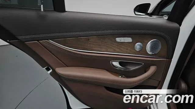 Mercedes-Benz E-Class E300 4MATIC, миниатюра 9