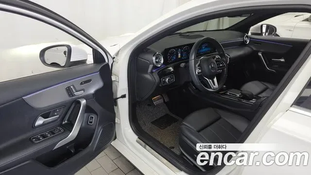 Mercedes-Benz A-Class A200d, миниатюра 12