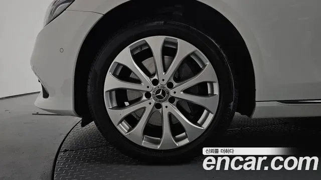 Mercedes-Benz E-Class E300 4MATIC, миниатюра 15