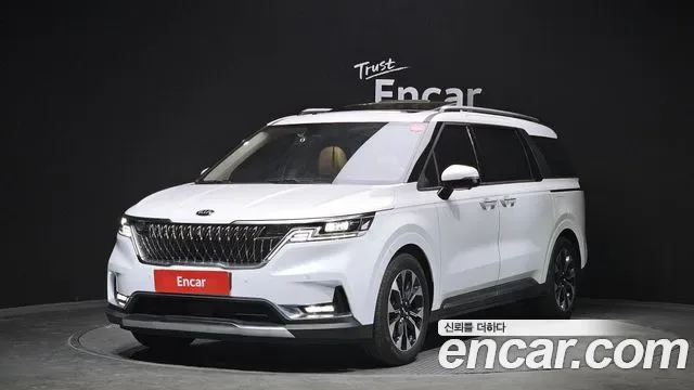 Kia Carnival дизель 9 мест Signature