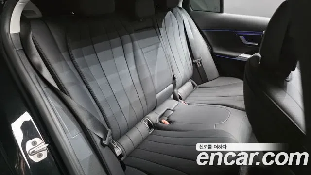 Mercedes-Benz E-Class E200, миниатюра 4