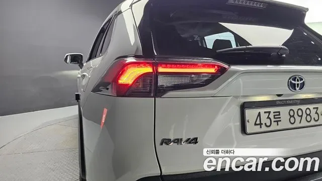 Toyota RAV4 2.5 2WD гибрид, миниатюра 9
