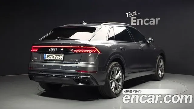 Audi Q8 55 TFSI Premium, миниатюра 4
