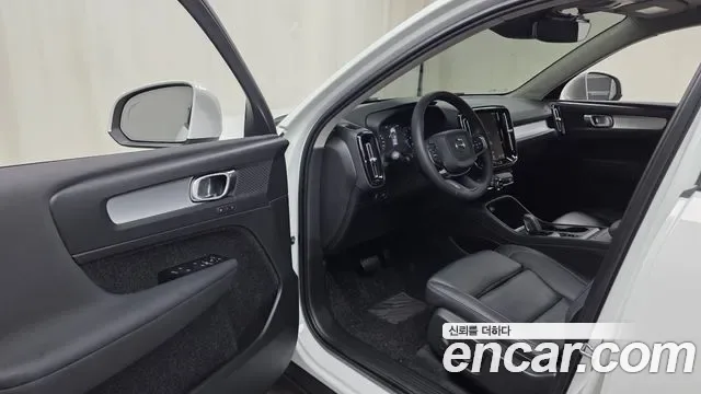 Volvo XC40 B4, миниатюра 2