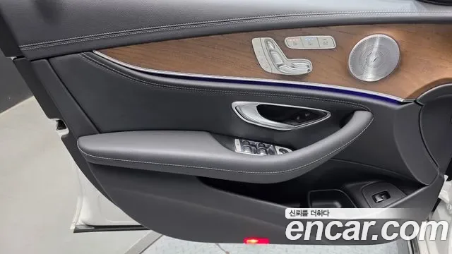 Mercedes-Benz E-Class E300 4MATIC, миниатюра 17