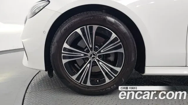 Mercedes-Benz E-Class E200, миниатюра 28
