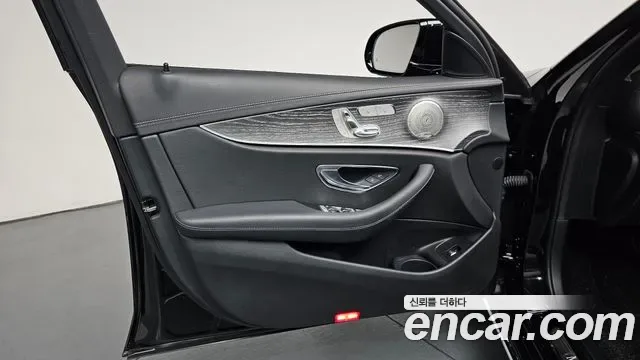 Mercedes-Benz E-Class E350 4MATIC, миниатюра 12