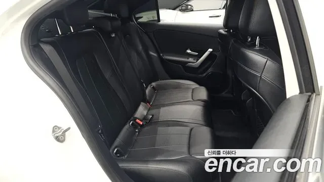 Mercedes-Benz A-Class A200d, миниатюра 14