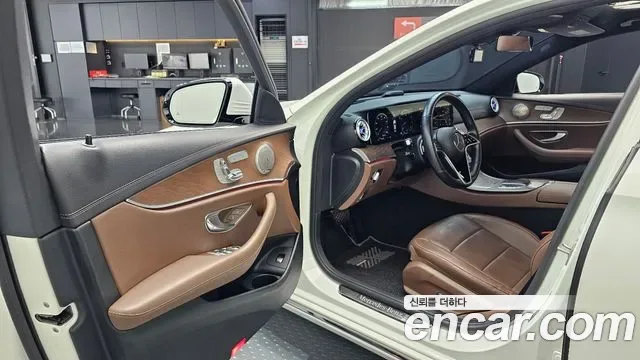 Mercedes-Benz E-Class E250, миниатюра 18