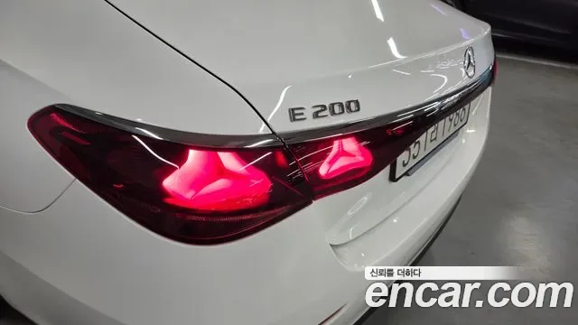 Mercedes-Benz E-Class E200, миниатюра 7