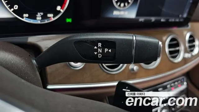 Mercedes-Benz E-Class E300 4MATIC, миниатюра 18