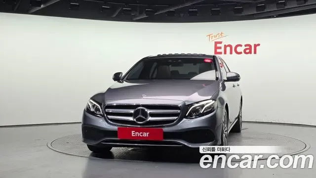 Mercedes-Benz E-Class E300, миниатюра 5