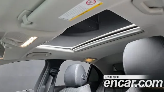 Mercedes-Benz E-Class E300 4MATIC, миниатюра 3