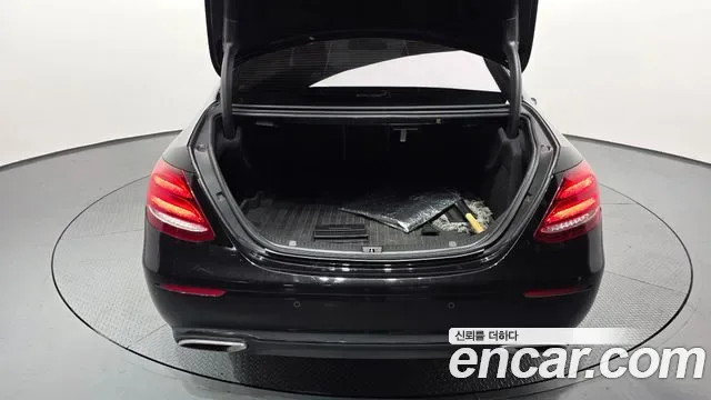 Mercedes-Benz E-Class E250, миниатюра 24