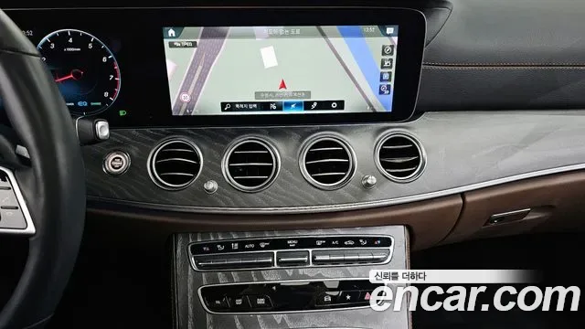 Mercedes-Benz E-Class E350 4MATIC, миниатюра 9