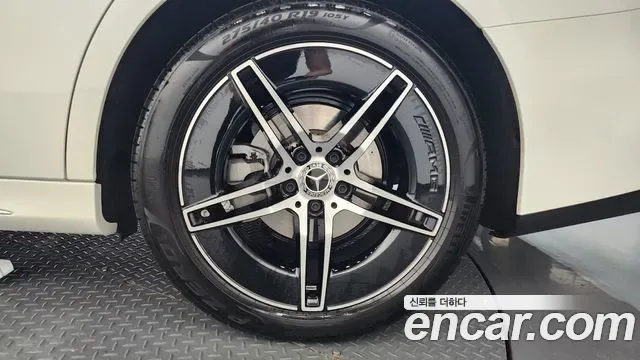 Mercedes-Benz E-Class E200 AMG Line, миниатюра 6