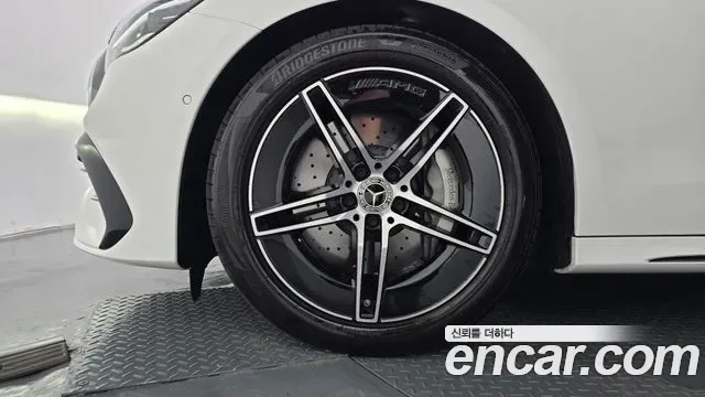 Mercedes-Benz E-Class E300 4MATIC AMG Line, миниатюра 11