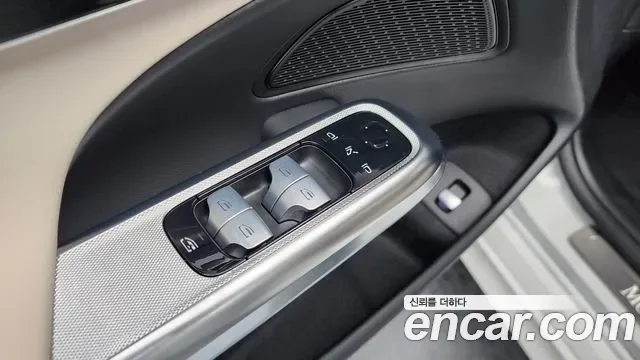 Mercedes-Benz E-Class E200, миниатюра 25