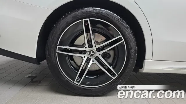 Mercedes-Benz E-Class E300 4MATIC AMG Line, миниатюра 9