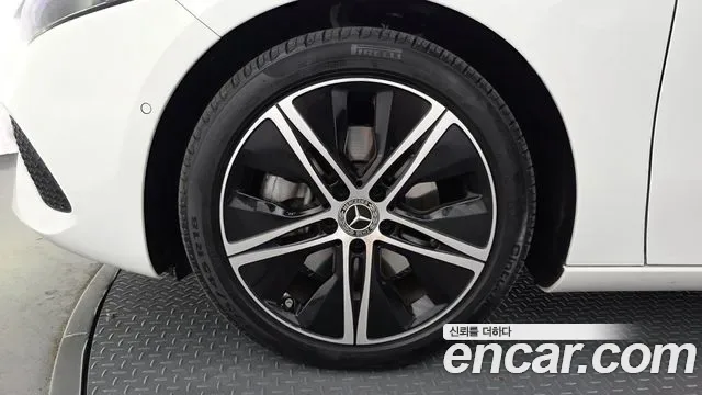 Mercedes-Benz A-Class A220, миниатюра 11