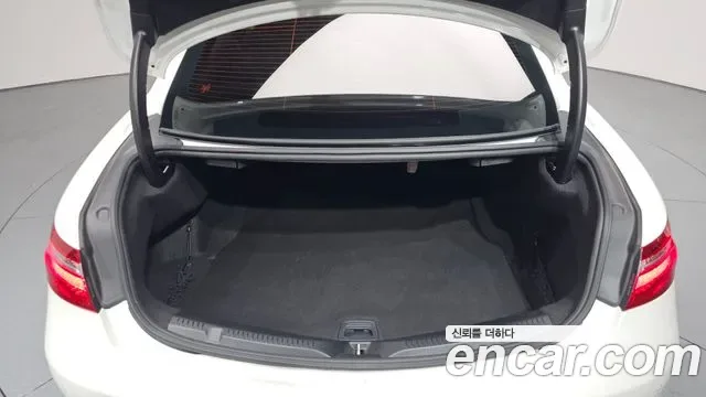 Mercedes-Benz E-Class E450 4MATIC, миниатюра 10
