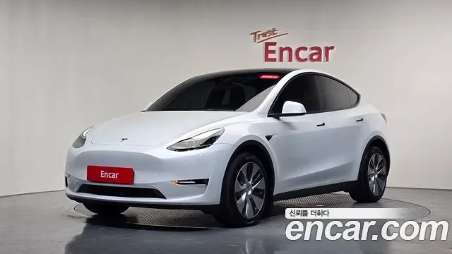 Tesla Y AWD